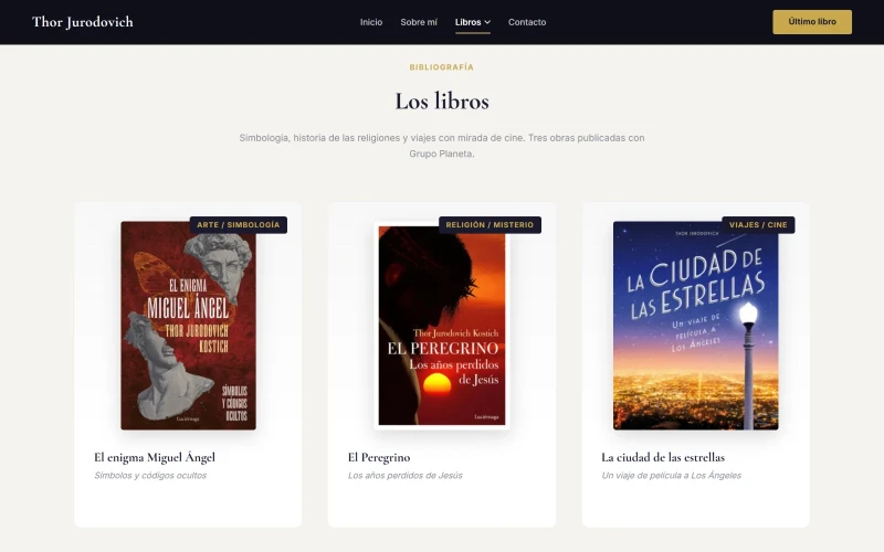 Página «Los libros» de thorjk.com en un portátil y en un móvil, con las portadas de El enigma Miguel Ángel, El Peregrino y La ciudad de las estrellas